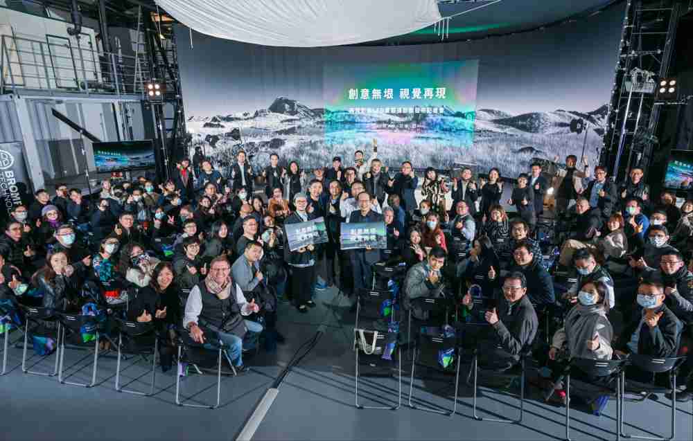 再现影像LED虚拟制作摄影棚整合拍摄场景、、、内容制作、、、技术指导到设备租借一站式服务，，，可望提升LED虚拟制作的影视效能，，，进而产出更多高质量细致作品