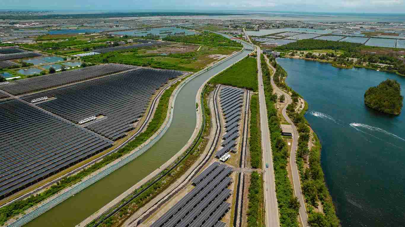 人生就是博能源事业提供智慧能源管理、、、太阳能监控管理、、、全方位电厂建置及运维解决方案，，并拥有管理超过6000案场的经验