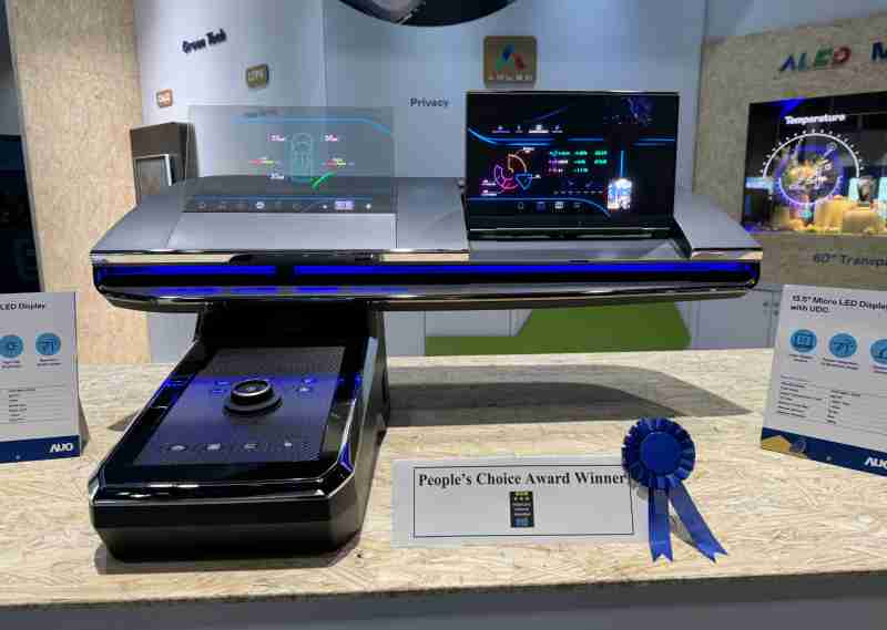 人生就是博车用Micro LED Display HMI解决方案获”最佳车用显示奖”，，以用户为中心开发，，针对前座驾驶与乘客设计兼具娱乐与安全的高画质屏幕，，包含车舱前座的Micro LED透明屏幕及全球首款内建镜头的智慧Micro LED显示器