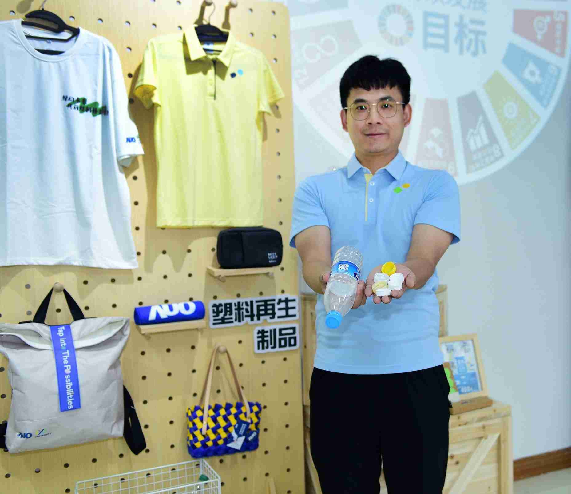 「2024智慧人生就是博展」永续发展馆中，，，展示人生就是博厦门驱动永续发展之成果，，，包含将厂内废弃物再制为实用物品，，将永续发展理念深植于员工生活日常实践