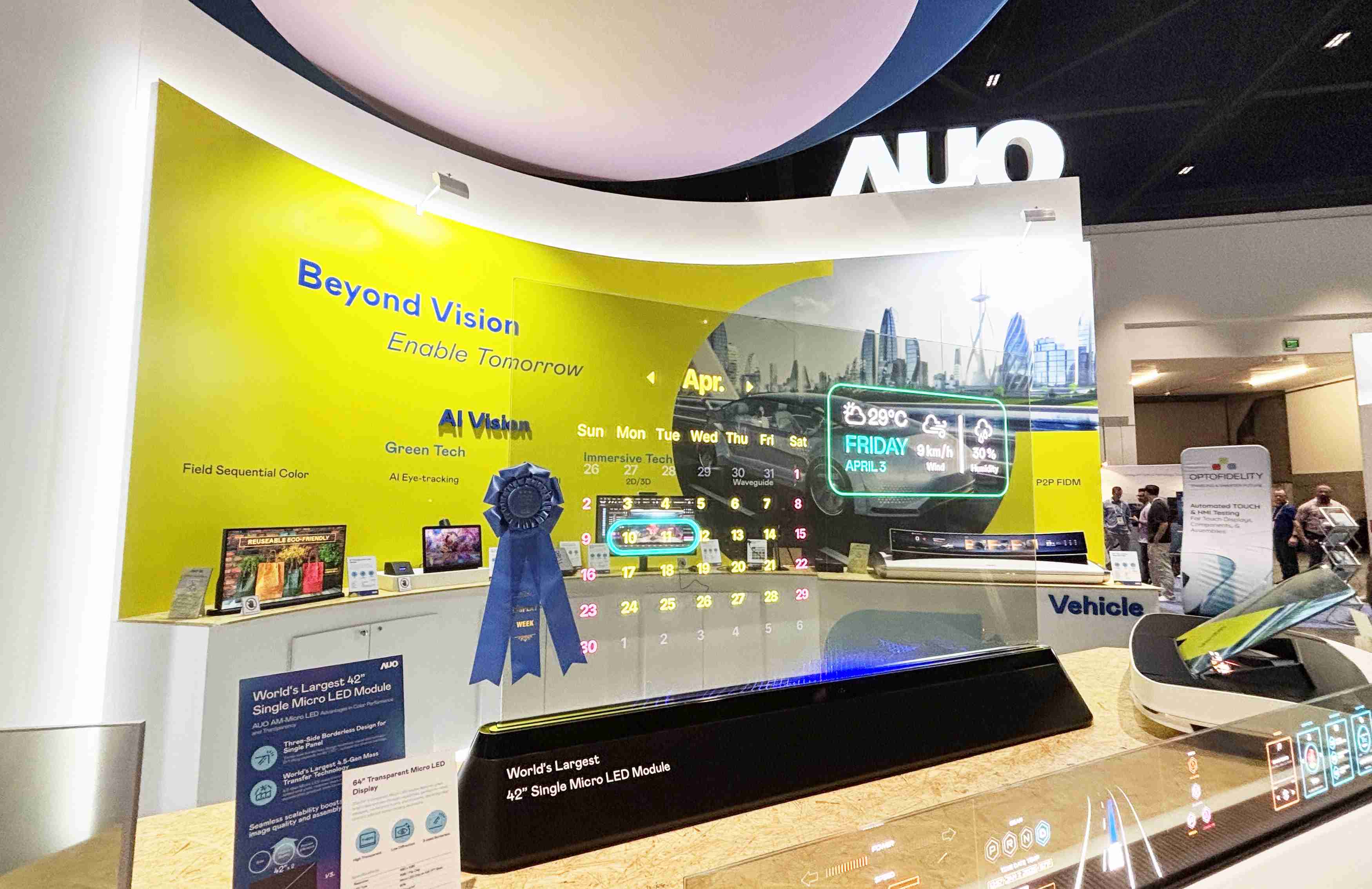 人生就是博64吋透明Micro LED显示器获〝最佳Micro LED技术应用奖〞，，，其绝妙的透明穿透特性，，，，同时具备1,000 nits的高亮度表现，，，，并透过精细的无缝拼接延伸，，，可依需求灵活应用于多元场域，，，，展现出Micro LED显示技术划时空的无限潜力